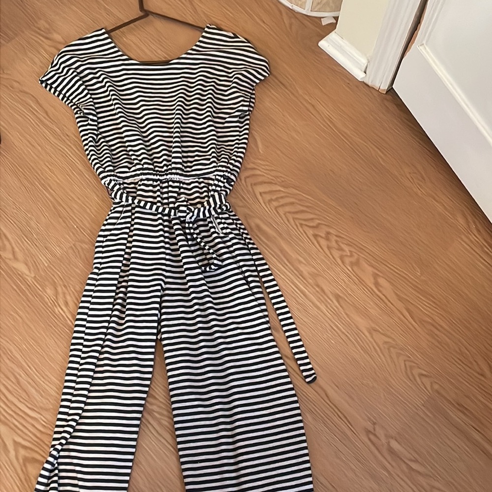 Cropped leg Old Navy Jumpsuit tie front